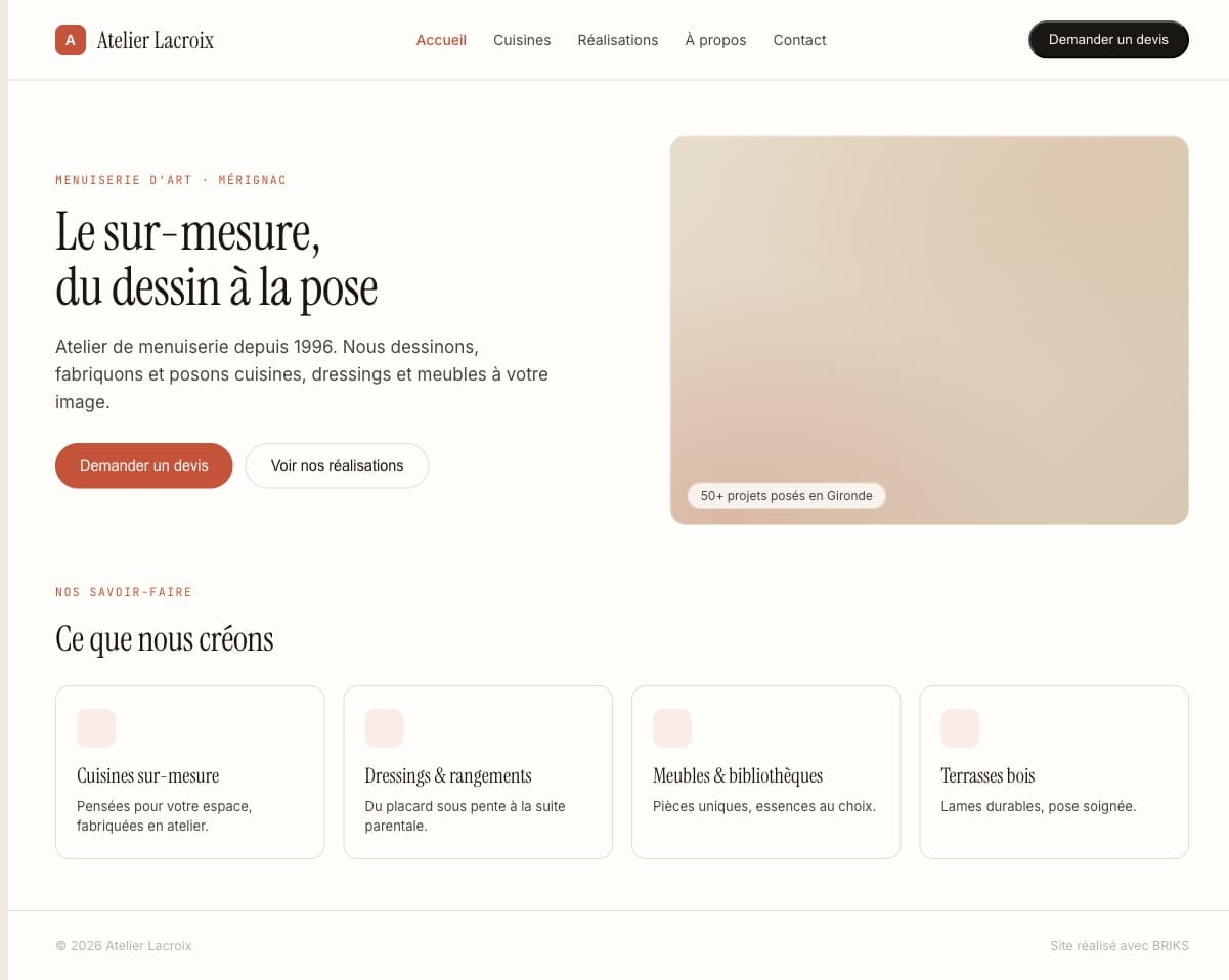 Le site de l'Atelier Lacroix avec ses pages dédiées : accueil, services menuiserie, réalisations en galerie, à propos, contact.